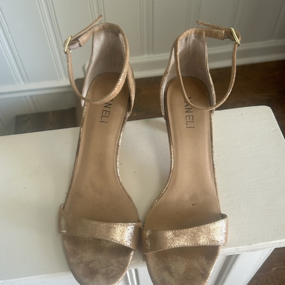 Vaneli Lassie Gold Sparkly Heeled Sandals Womens Size 7.5 Evening Dress Shoes